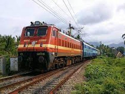 Railway activists gathered for Nanded-Khandwa Demu train | नांदेड-खंडवा डेमू ट्रेनसाठी रेल्वे कार्यकर्ते एकवटले