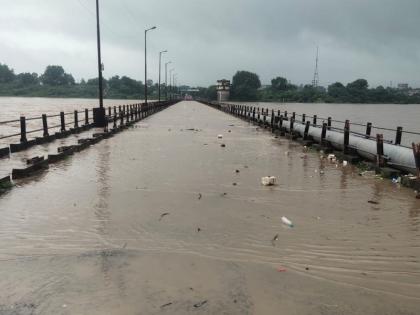 10 doors of Vishnupuri opened; Heavy rains in 80 circles of the Nanded district | नांदेड जिल्ह्यातील ८० मंडळात मुसळधार पाऊस; विष्णुपुरीचे १० दरवाजे उघडले