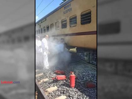 Nagpur: Smoke from Nandigram Express near Pimpalkhuti railway station; Major disaster averted | नागपूर: नंदीग्राम एक्सप्रेसमधून पिंपळखुटी रेल्वे स्थानकाजवळ धूर; मोठा अनर्थ टळला... Nagpur: Smoke from Nandigram Express near Pimpalkhuti railway station; Major disaster averted | नागपूर: नंदीग्राम एक्सप्रेसमधून पिंपळखुटी रेल्वे स्थानकाजवळ धूर; मोठा अनर्थ टळला...