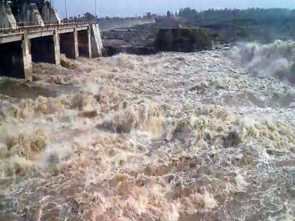 Discharge from Nandurmadhameshwar Dam at 6,456 cusecs | नांदूरमधमेश्वर धरणातून ६ हजार ४५६ क्युसेकने विसर्ग सुरू