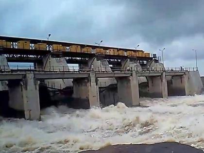 Discharge of one and a half thousand cusecs from Nandurmadhameshwar dam | नांदूरमधमेश्वर धरणातून १ हजार ६१४ क्युसेकचा विसर्ग