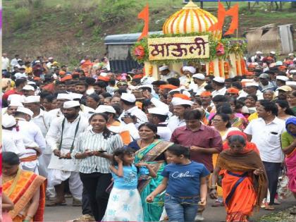 A silver chariot next year per Pandharpur Nandwal Dindi in Kolhapur | कोल्हापुरातील प्रति पंढरपूर नंदवाळ दिंडीत पुढील वर्षी चांदीचा रथ