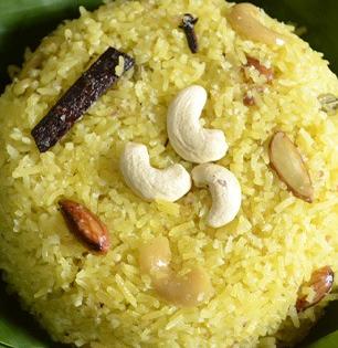 सण आयलाय गो नारळीपुनवेचा!! नारळीपौर्णिमेला करा नारळाचे खास ६ पदार्थ