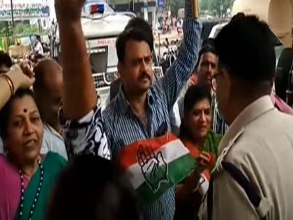 Bharat Bandh: Congress party workers gave the announcement of Narendra Modi Zindabad | Bharat Bandh : अन् काँग्रेस कार्यकर्त्यांनी दिल्या नरेंद्र मोदी झिंदाबादच्या घोषणा