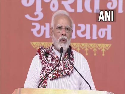 pm modi gujarat visit rail project inaugration mother heeraben birthday mahakali mata pavagadh temple live updates | PM Modi Gujarat: पंतप्रधान नरेंद्र मोदी यांच्या हस्ते गुजरातमध्ये २१ हजार कोटींच्या विकासकामांचे उद्धाटन आणि पायाभरणी