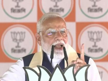 "महिलांना वर्षाला ३६०००, प्रत्येक घुसखोराला हाकलून लावणार अन् TMC..."; पंतप्रधान मोदींची मोठी घोषणा - Marathi News | 36000 per year for women every intruder will be expelled Prime Minister Modi's big announcement and attack on TMC | Latest national News at Lokmat.com