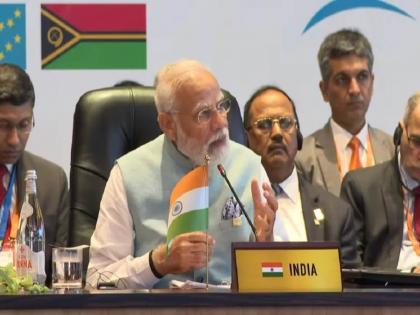 pm narendra modi papua new guinea fipic summit whole world is like a family | एक कुटुंब, एक भविष्य हा आमचा मंत्र, संपूर्ण जग आमच्यासाठी एक कुटुंब:पंतप्रधान नरेंद्र मोदी