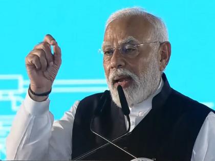 "Despite insulting freedom fighter Savarkar, they don't apologize, on the contrary...", Narendra Modi's attack on Congress, Vadhvan Port in Maharashtra's Palgha | "स्वातंत्र्यवीर सावरकरांचा अपमान करूनही ते माफी मागत नाहीत, उलट...", नरेंद्र मोदींचा काँग्रेसवर हल्लाबोल