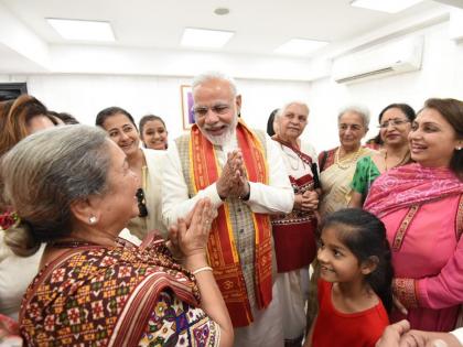 Prime Minister's interaction with Nandurbar's granddaughter Shabduli in Johannesburg | नंदुरबारची नात शब्दुलीशी पंतप्रधानांचा जोहान्सबर्ग येथे संवाद