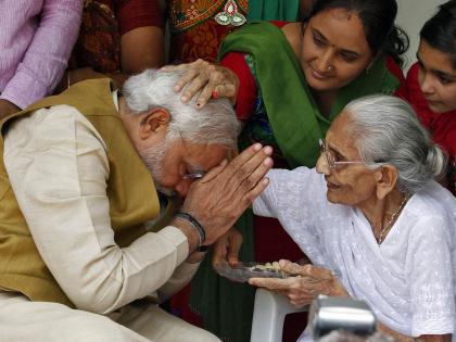 pm narendra modi mother heeraben will be 100 years old birthday on 18 june | आनंदोत्सव! १०० वर्षांच्या होणार नरेंद्र मोदींच्या आई हीराबेन; जन्मदिनी पंतप्रधान उपस्थित राहणार