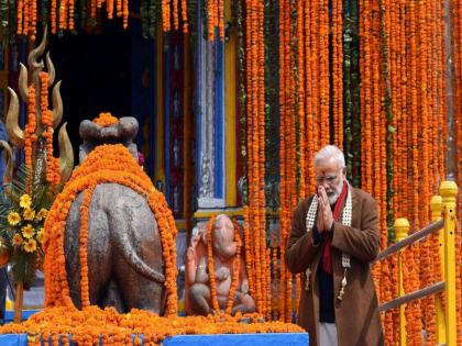 Prime Minister Narendra Modi to visit Kedarnath Temple in Uttarakhand | केदारनाथ मंदिराच्या जीर्णोद्धार करण्याच्या माझ्या प्रस्तावानं तेव्हा काँग्रेस हादरली - पंतप्रधान नरेंद्र मोदी