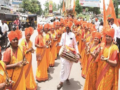 The shout of 'Jai Narahari' on Saint Narahari Maharaj Jayanti, dancing to the rhythm of the band, the sound of Abhanga and the sound of clapping! | ‘जय नरहरी’चा घोष, बँडच्या तालावर नृत्य, अभंगाचा नाद आणि टाळांचा गजर !