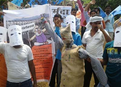 Movement of Narmada protesters at Manibely | नर्मदा आंदोलकांचे मणिबेली येथे आंदोलन