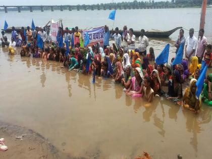 The Narmada Bachao Andolan is considered one of the most effective mass movements of independent India. | नर्मदा बचाव आंदोलन : काही घडले.. काही बिघडले... The Narmada Bachao Andolan is considered one of the most effective mass movements of independent India. | नर्मदा बचाव आंदोलन : काही घडले.. काही बिघडले...