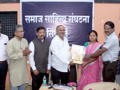 Narayan Surve Award to Kavita Shirke, a poet from Pune | पुण्याच्या कवयित्री कविता शिर्के यांना नारायण सुर्वे पुरस्कार