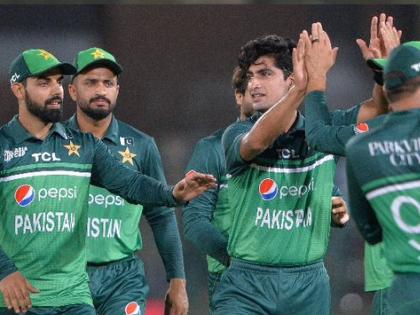 Naseem Shah has been ruled out of the remainder of Asia Cup2023 with a shoulder injury,  Pakistan have called up Zaman Khan as his replacement | पाकिस्तान बेजार! आशिया चषकातून प्रमुख गोलंदाजाची माघार, भारताला भिडणे पडले भारी
