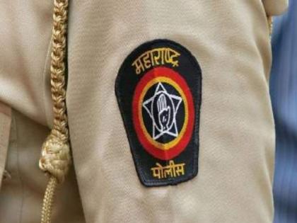 the police pulled the gold chain of the female tehsildar in Nashik, | नाशिकमध्ये चक्क पोलिसानेच खेचली महिला तहसीलदाराची सोनसाखळी