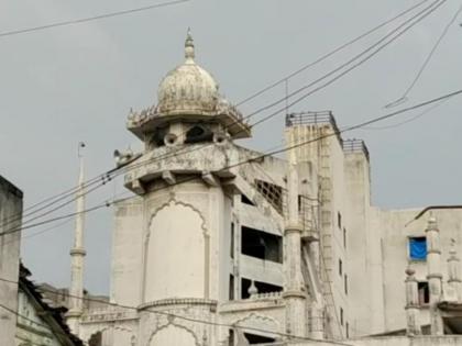 vision of hindu muslim unity in bappa procession the azan begins the sound of the drummers is quiet | नाशिक: हम सब एक हैं; बाप्पाच्या मिरवणुकीत हिंदु-मुस्लीम ऐक्याचे दर्शन; अजान सुरु होताच ढोलताशांच्या आवाज शांत!