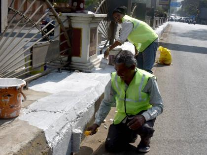 dividers were painted, the soil was lifted and the roads became shiny | ..दुभाजक रंगले, माती उचलली अन रस्ते झाले चकाचक; पीएम नरेंद्र मोदी नाशिकला दौऱ्यावर येणार