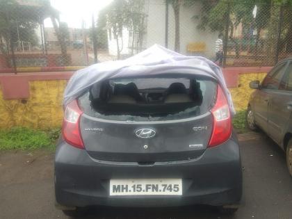 Nashik: 16 cars vandalized by drunken village goons in Nashik's CIDCO; An attempt to spread terror | Nashik: नाशिकच्या सिडकोमध्ये मद्यधुंद गावगुंडांनी कोयत्याने फोडल्या १६ कार; दहशत पसरवण्याचा प्रयत्न