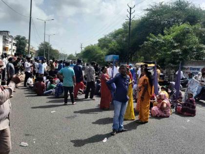 Distribution of leaflets with offensive content caused tension among the Panchayats; Stop the road in front of the police station | आक्षेपार्ह मजकूर असलेली पत्रके वाटप केल्याने पंचवटीत तणाव; पोलीस ठाण्यासमोर रास्ता रोको