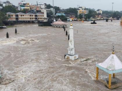 Godavari flood in Nashik nears danger level; warning level crossed | Video - नाशिकमध्ये गोदावरीचा पूर धोक्याच्या पातळीच्या दिशेने; इशारा पातळी ओलांडली