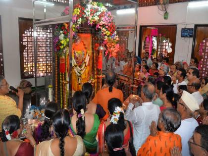 Where is the offering of ladles and the garland of flowers; 20 feet Rangoli in Saraf Bazar | नाशिक : लाडूचा प्रसाद तर कुठे फुलांची आरास; सराफ बाजारात २० फूट रांगोळी