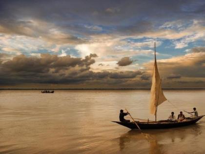 Guru-like boatman is required to cross Bhavsagar! | भवसागर पार करण्यासाठी गुरुरूपी नावाडी हवाच!