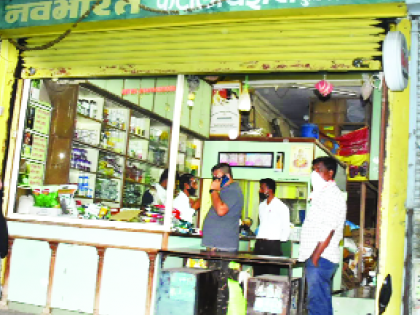 Fertilizer hoarding shopkeeper's license suspended | खताची साठेबाजी करणाऱ्या दुकानदाराचा परवाना निलंबित