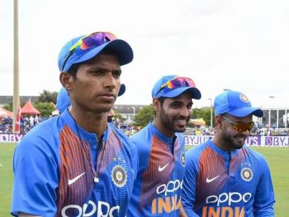 Deepak Chahar has been ruled out of the 3rd INDvWI ODI. Navdeep Saini replaces him. | तिसऱ्या सामन्यासाठी भारतीय संघात नवीन चेहरा, विराट कोहलीने दिली पदार्पणाची कॅप