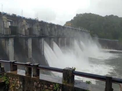 Heavy rains in Nagpur, Pench Totaladoh and Navegaon Khairi dams opened | नागपुरात दमदार बरसला, पेंच तोतलाडोह व नवेगाव खैरी धरणांचे दरवाजे उघडले