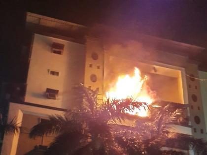 A massive fire broke out on the fifth floor of a building in Koparkhairane | कोपरखैरणेत इमारतीच्या पाचव्या मजल्यावर भीषण आग