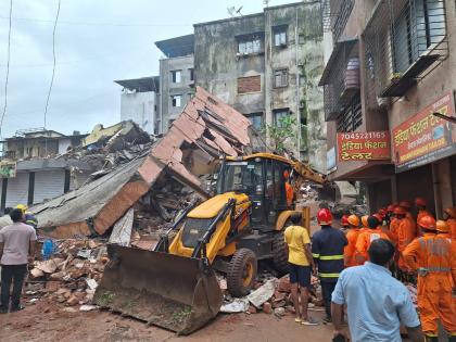 3 died in building collapse in navi mumbai | नवी मुंबईत इमारत कोसळून तीन ठार; अनधिकृत बिल्डिंग होती दहा वर्षे जुनी, ५५ जणांचे जीव वाचले