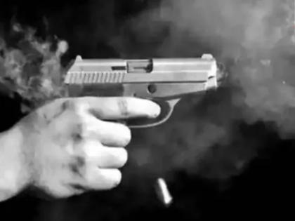 Navi Mumbai rocked by gang war; Goon Rajkumar Mhatre beaten up, firing in the air in Khutari | टोळीयुद्धाने हादरली नवी मुंबई; गुंड राजकुमार म्हात्रेला मारहाण, खुटारीमध्ये हवेत गोळीबार