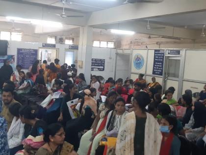 fight against epidemics continues queue of patients for treatment in navi mumbai | साथीच्या आजारांशी लढाई सुरू, उपचारासाठी रुग्णांच्या  रांगा