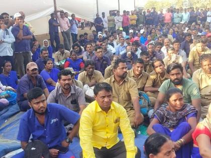 The hunger strike of contractors at Azad Maidan continues for the third day | आझाद मैदानावरील कंत्राटींचे उपोषण तिसऱ्या दिवशीही सुरूच