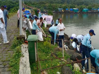 Elephanta Island cleanliness drive on World Tourism Day: One tonne waste disposal | जागतिक पर्यटन दिनानिमित्त एलिफंटा बेटावर स्वच्छता अभियान: एक टन कचऱ्याची विल्हेवाट