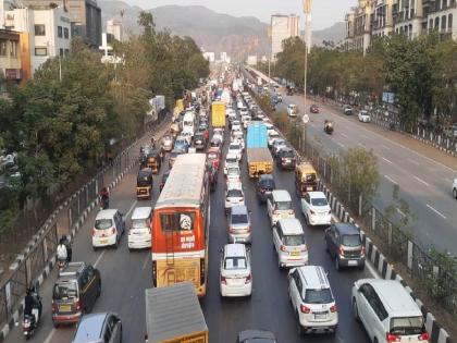 Chakka jam on Sion-Panvel highway, container overturned on Turbhe flyover | सायन - पनवेल महामार्गावर चक्का जाम, तुर्भे उड्डाणपूलावर कंटेनर पलटला