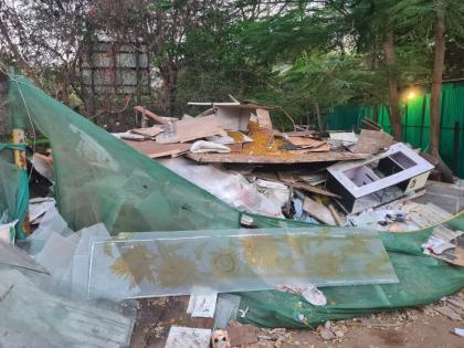 Navi Mumbai: Unauthorized nurseries on Palm Beach demolished, radar remains intact | Navi Mumbai: पाम बीचवरील अनधिकृत रोपवाटिका तोडली तरी, राडारोडा तसाच पडून