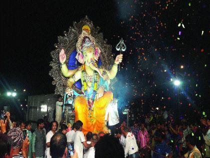 Early this year, ... Navratri darupa Ganapati in Navi Mumbai | पुढच्या वर्षी लवकर या...नवी मुंबईत गणरायाला भावपूर्ण निरोप