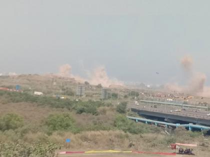 blasting of Navi Mumbai International Airport shook the houses of Wahal village | नवीमुंबई आंतरराष्ट्रीय विमानतळाच्या ब्लास्टींगमुळे वहाळ गावातील घरांना हादरे, सुमारे १०० घरांना तडे