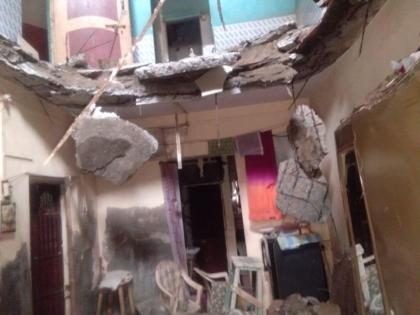 Three floors of the building collapsed, and three injured | तीन मजली इमारत कोसळली, तीन जण जखमी