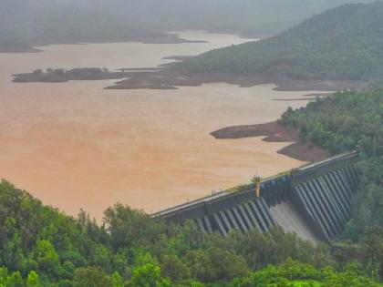 Navja, Mahabaleshwar in Satara district will soon record three thousand millimeters of rain this year | नवजा, महाबळेश्वरला धुवांधार पाऊस; गतवर्षीपेक्षा अधिक;  कोयना धरण पाणीसाठ्यात १० दिवसांत ३६ टीएमसी वाढ