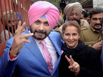 Navjot Singh Sidhu’s wife hospitalised, to undergo surgery | नवज्योतसिंग सिद्धूंच्या पत्नीची प्रकृती बिघडली, रुग्णालयात दाखल, ट्विटद्वारे माहिती 