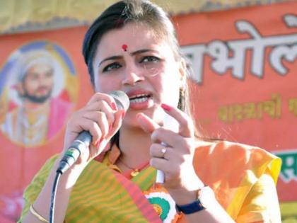 no Modi wave! Navneet Rana's immediately turned her Statement; said... there is modi wave | मोदी लाटेवरून गटांगळ्या! नवनीत राणांची लगेचच दुसऱ्या दिवशी पलटी; म्हणाल्या...