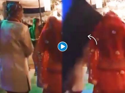 bride and groom were about to dance dj speaker fall down on grooms head video goes viral on social media | Viral Video: एन रंगात आलेला लग्नातील डीजे, नवरा नवरी डान्स करायला सुरुवात करणारच होते की इतक्यात..