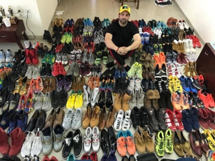 Navraj Hans’s shoe obsession, owns over 1200 pairs! | नवराज हंसकला आहे या गोष्टीचे वेड, जिथे जातो तिथे खरेदी करतो या गोष्टी !