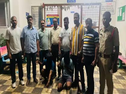 Mumbai Dubla Brothers arrested for stealing rifles and cartridges from Navy Nagar | मुंबईत चोरीला गेलेली रायफल तेलंगणात सापडली; दोन भावांना अटक, नौदलात काम करायचा आरोपी Mumbai Dubla Brothers arrested for stealing rifles and cartridges from Navy Nagar | मुंबईत चोरीला गेलेली रायफल तेलंगणात सापडली; दोन भावांना अटक, नौदलात काम करायचा आरोपी