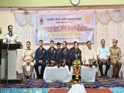 Navy interaction with fishermen brothers in Sindhudurg; Gave guidance on maritime security, naval access  | सिंधुदुर्गमध्ये नौदलाचा मच्छिमार बांधवांशी संवाद; सागरी सुरक्षा, नौदल प्रवेशाबाबत केले मार्गदर्शन 