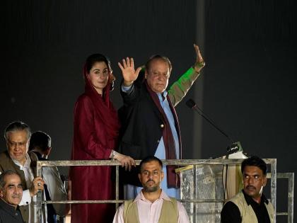 nawaz sharif return to pakistan after four years | नवाझ शरीफ चार वर्षांनी पाकिस्तानात परतले; विमानतळावर म्हणाले, “आज मी आनंदी”